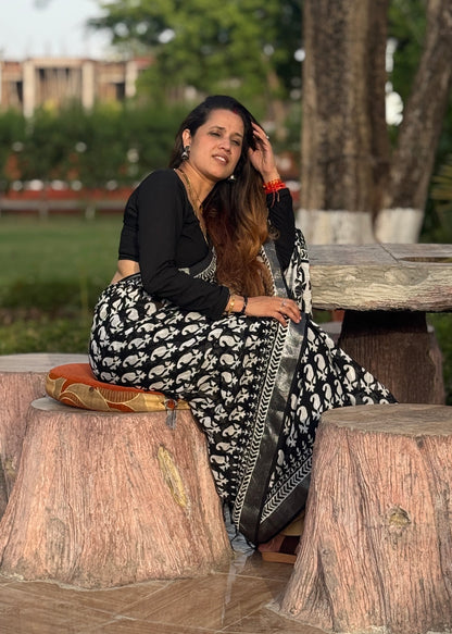 Black & White Maheshwari Linen Saree