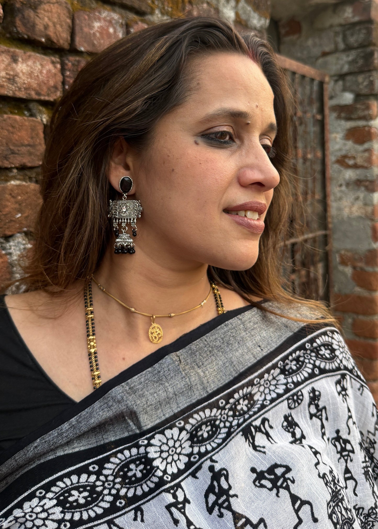 White & Black Maheshwari Cotton Silk Saree