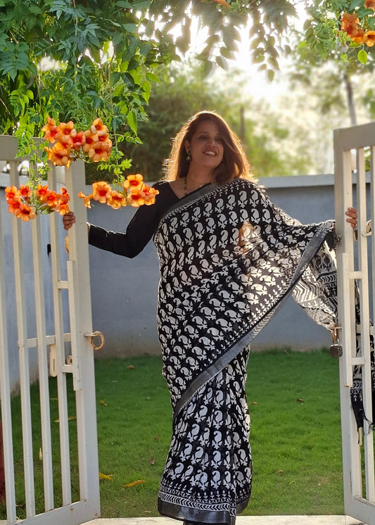 Black & White Maheshwari Linen Saree