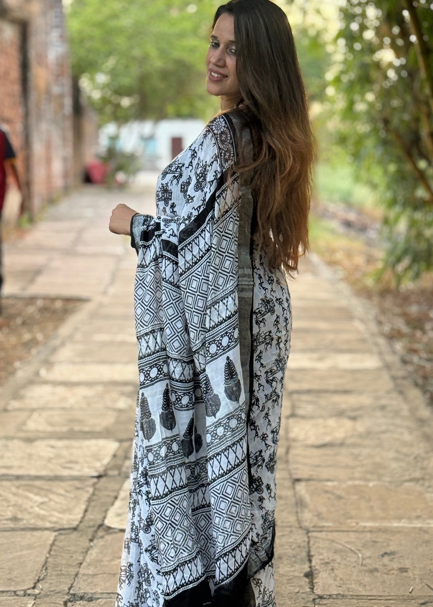 White & Black Maheshwari Cotton Silk Saree